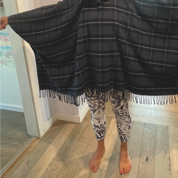 Wool designer cape - Bernard Tessier / Montreal - Picture 4 of 5